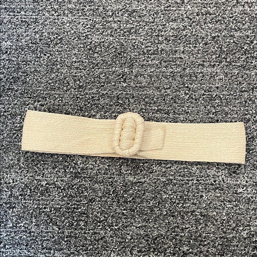 Vintage 1970s straw/wicker belt from Collectif. Small. No flaws. Beautiful!